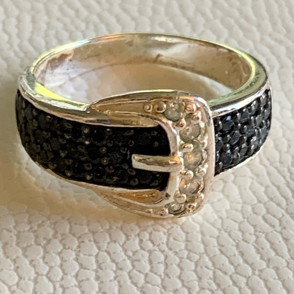 Black and White Stone Buckle Ring